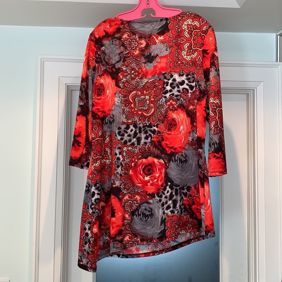 Cleo red, black and gray 3/4 sleeve tunic with asymmetrical hem, size large - Picture 2 of 3